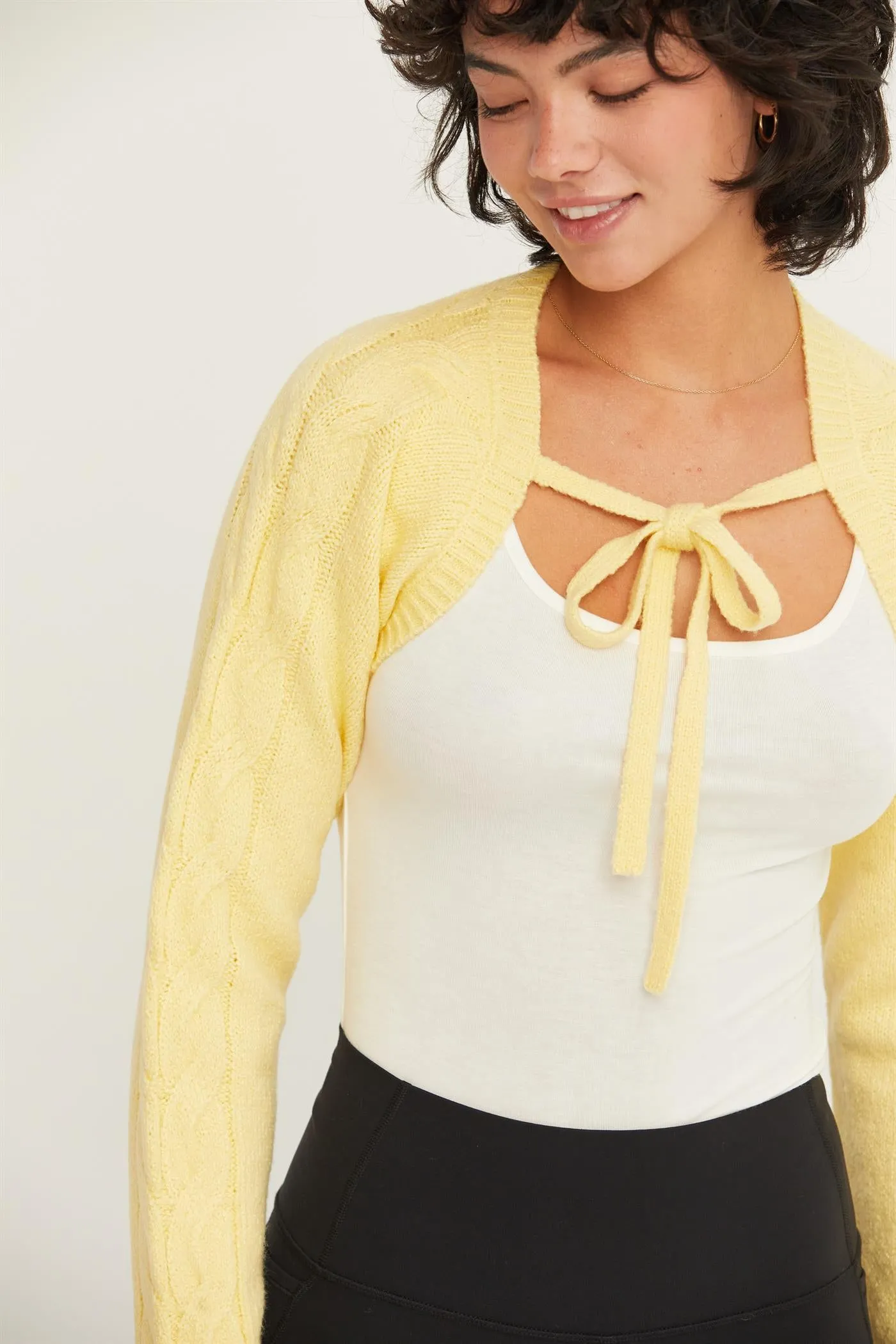 DZ24F560-Cable-knit Tie-front Shrug