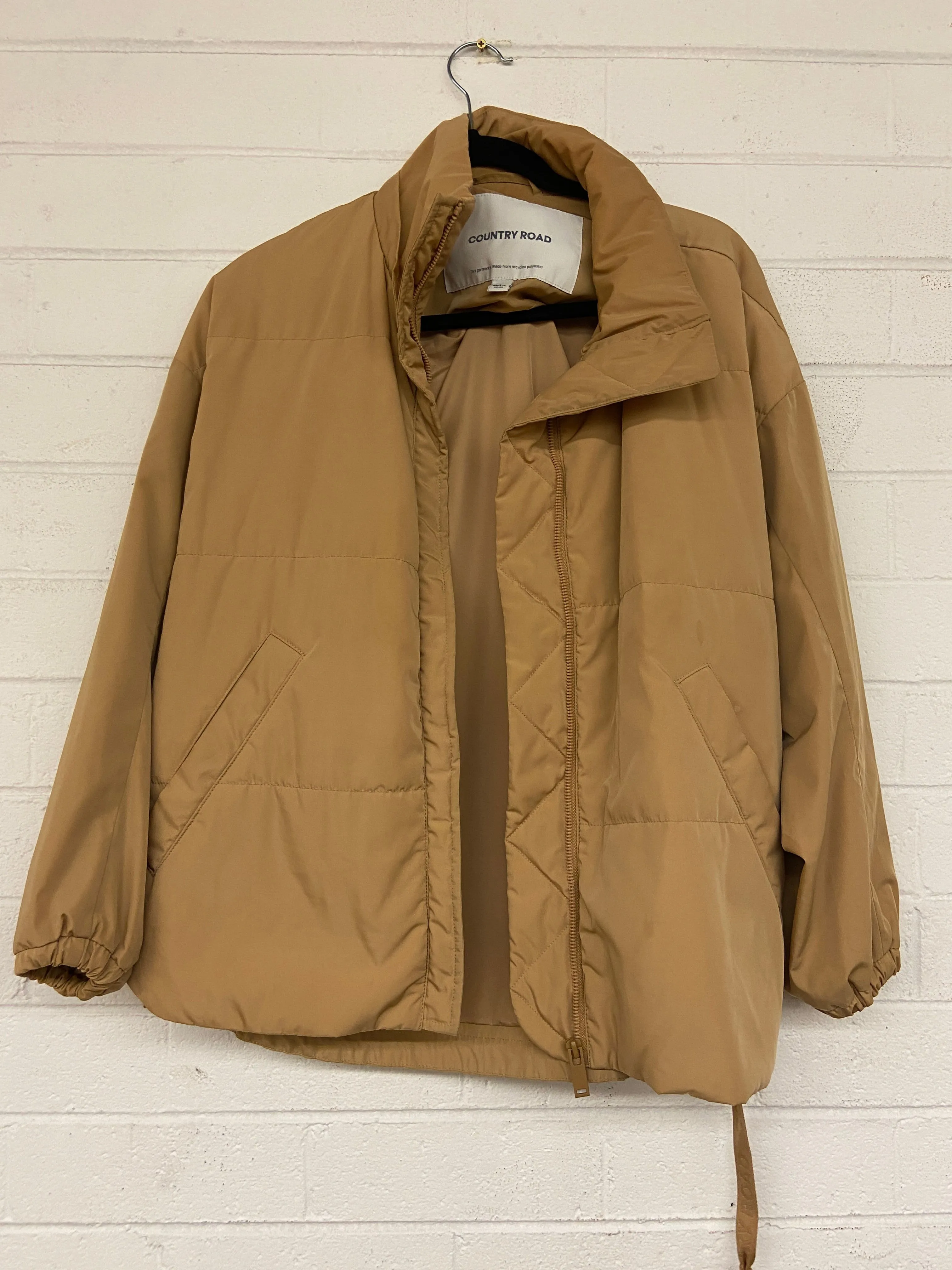 Lightweight Puffer Jacket in Brown