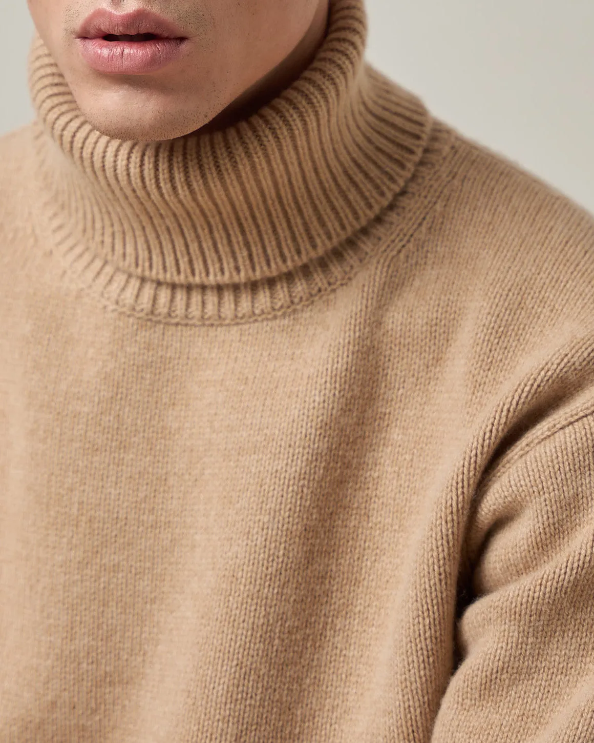 Merz B Schwanen Good Basics LOCT01 Merino Wool & Cashmere Relaxed Turtleneck Pullover - Toffee